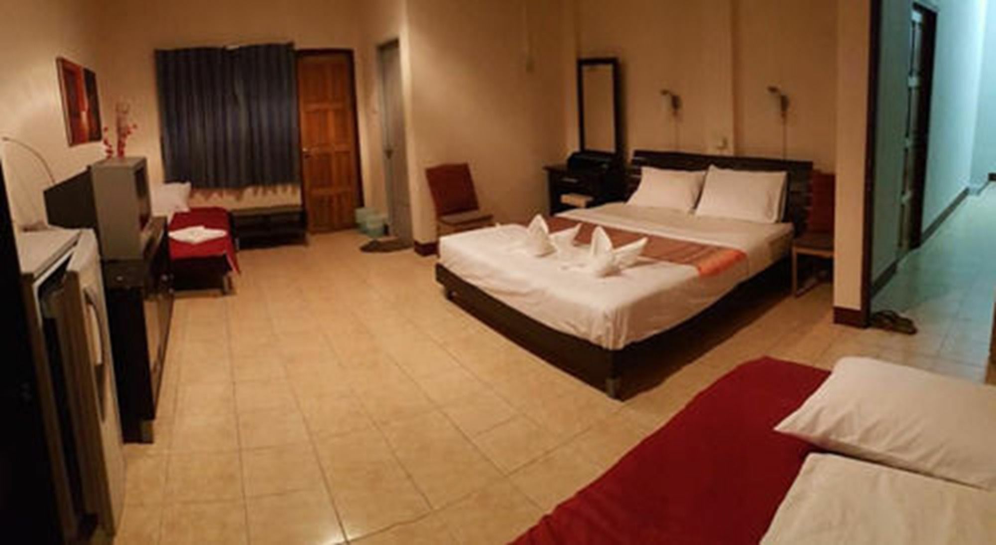 Ferb Guest House Patong Extérieur photo