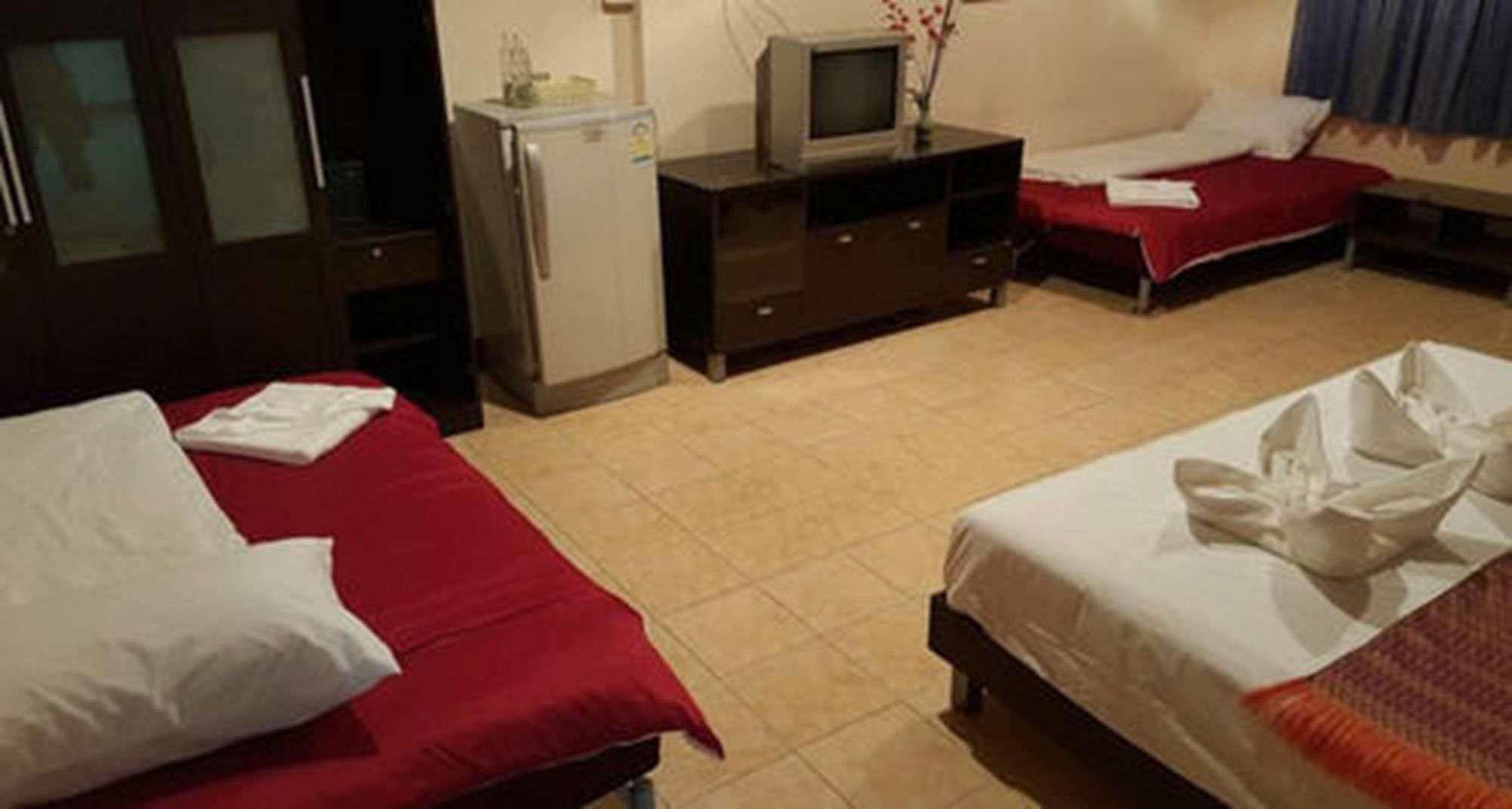 Ferb Guest House Patong Extérieur photo
