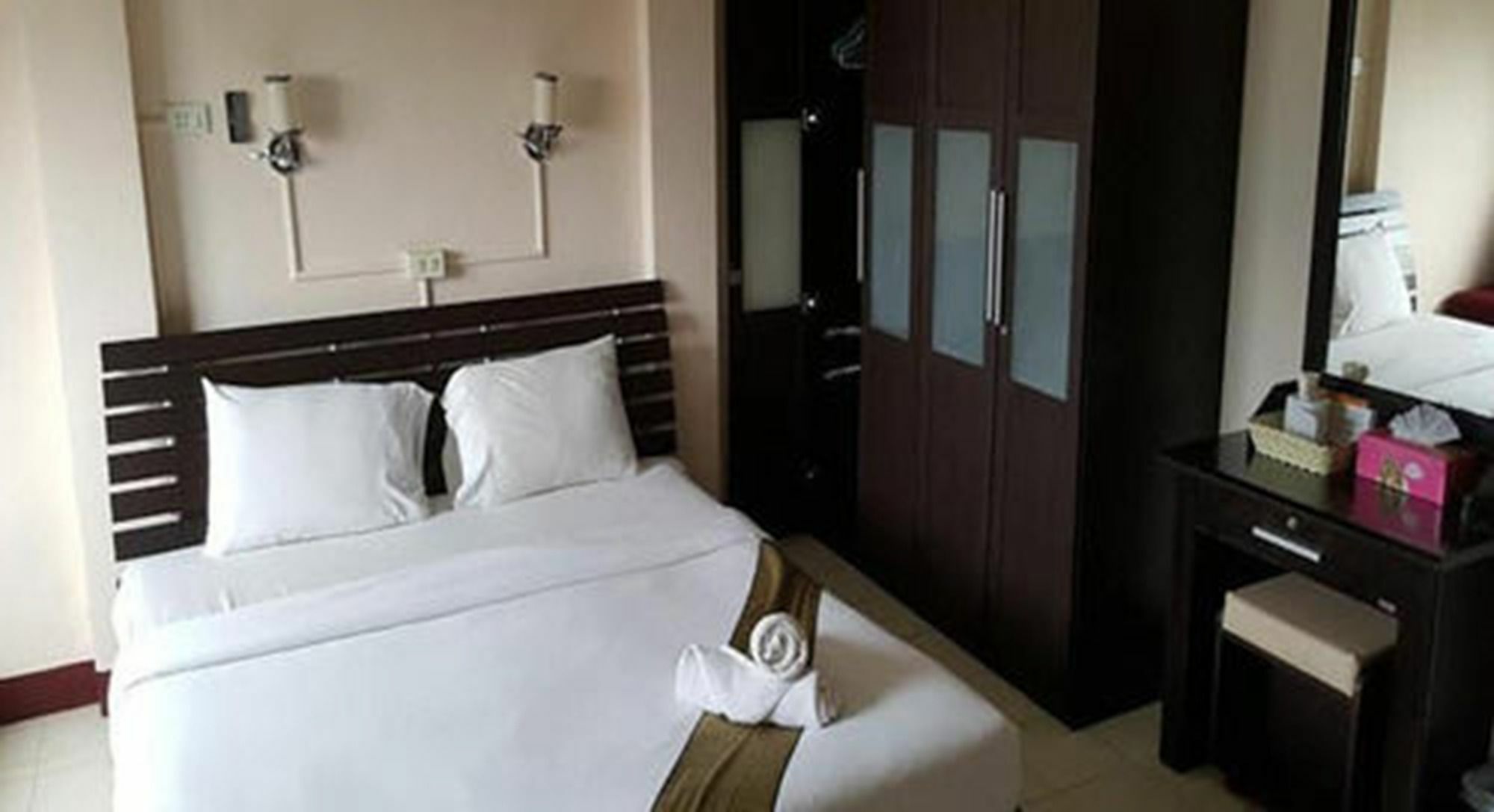Ferb Guest House Patong Extérieur photo